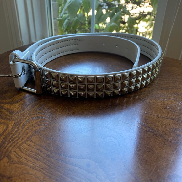 White belt with studs by Tilt, size Large - Picture 2 of 3